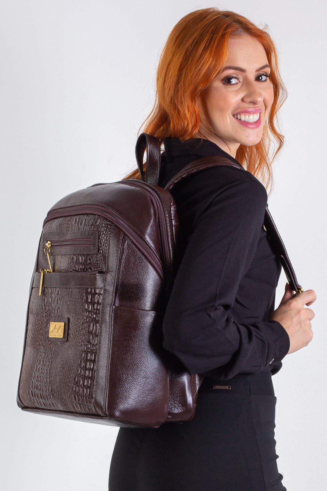 Mochila grande de couro croco Marcela Marrom 4