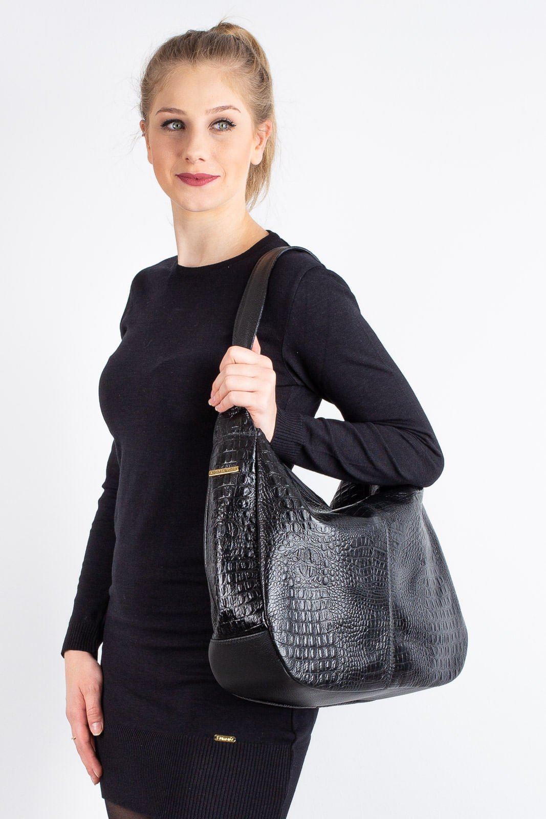 Bolsa saco grande de couro croco Carla Preto 4