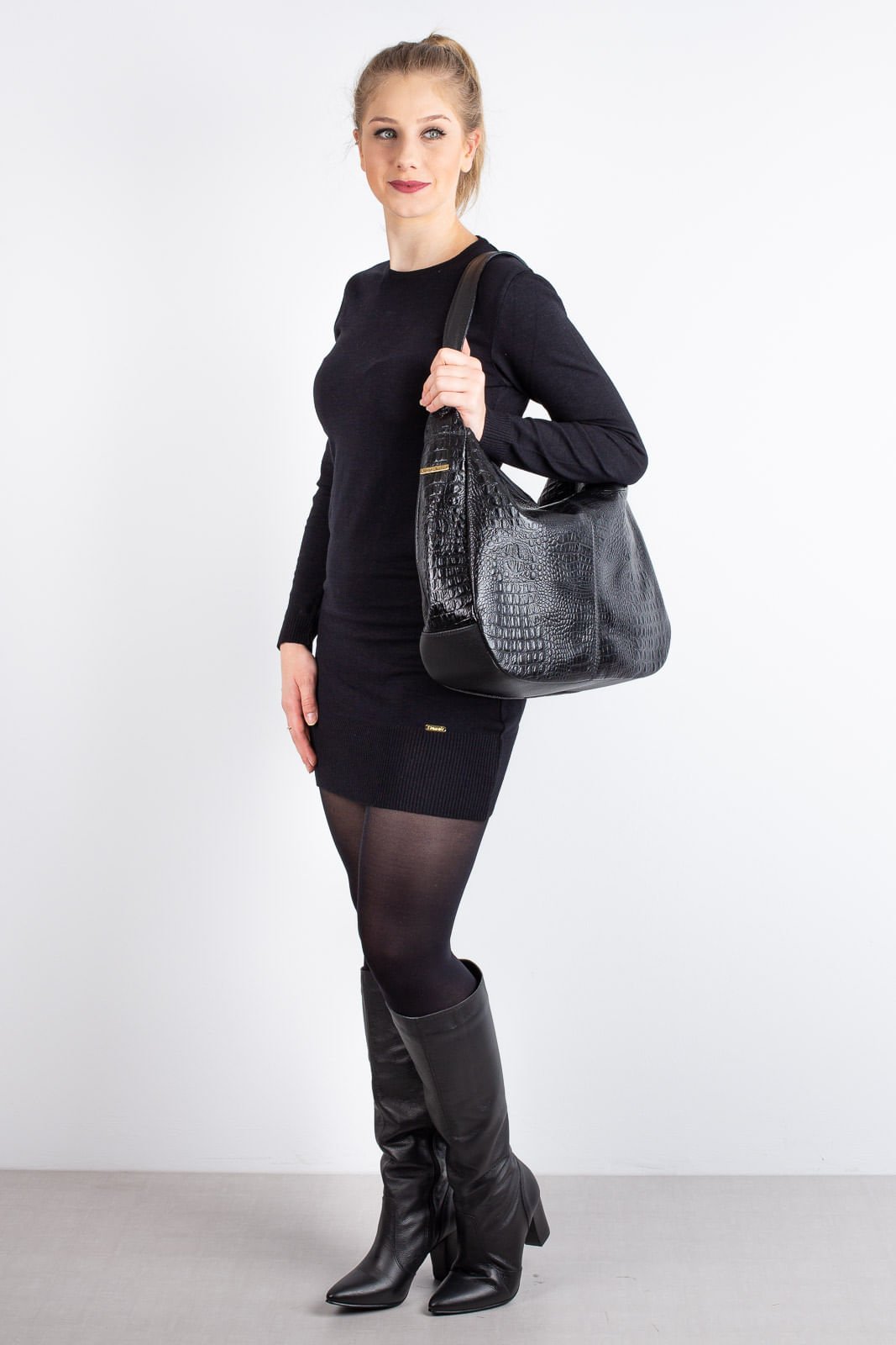 Bolsa saco grande de couro croco Carla Preto 6
