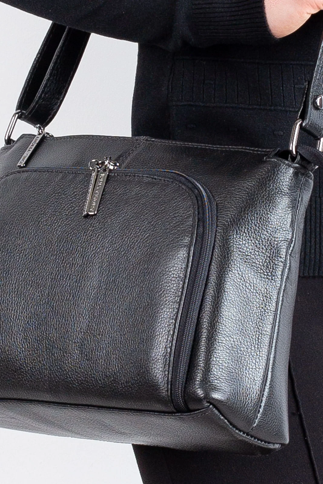 Bolsa de couro liso grafite tiracolo Ninna Preto 6