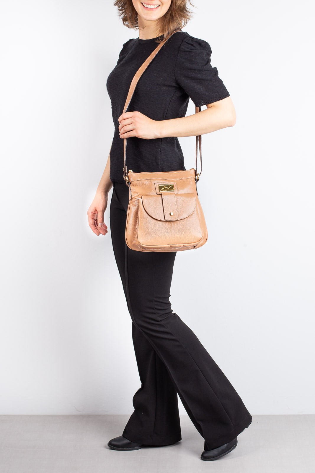 Bolsa tiracolo de couro liso Elis Bege 6