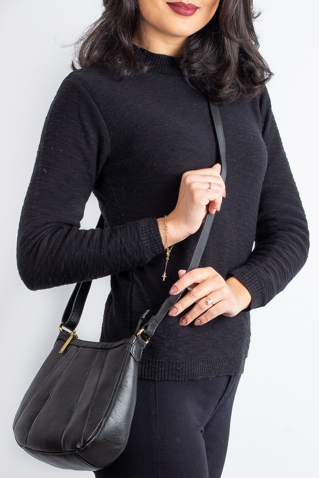 Bolsa transversal em couro liso Greice Preto 4