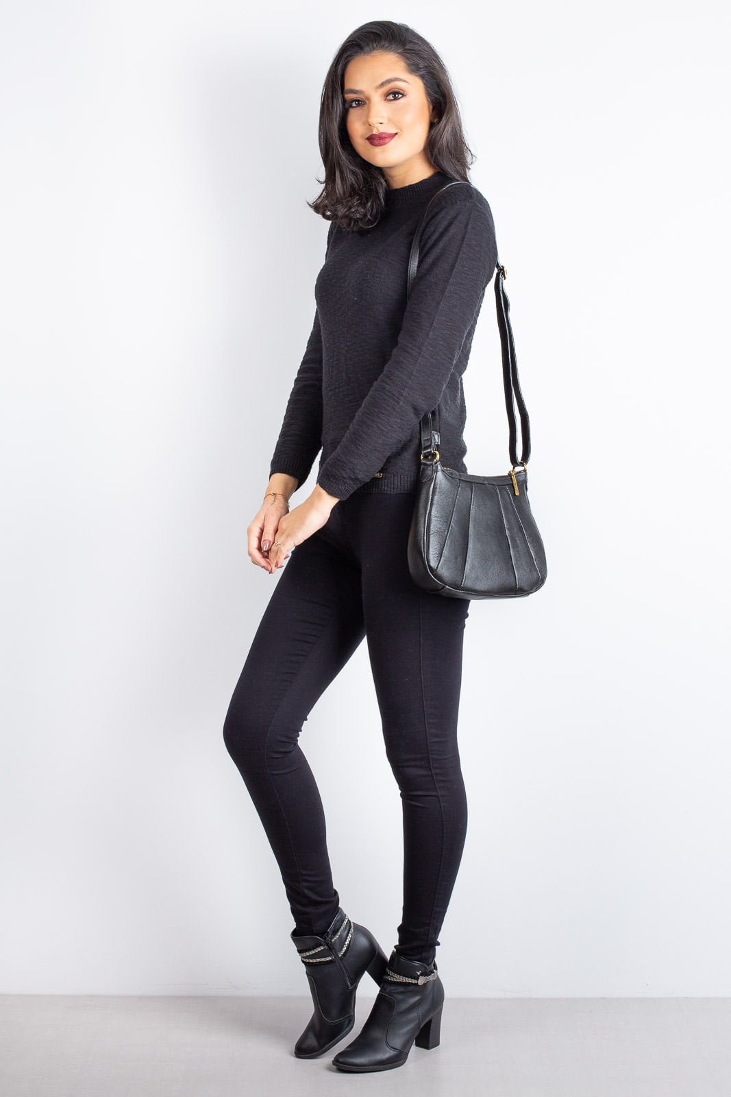 Bolsa transversal em couro liso Greice Preto 8