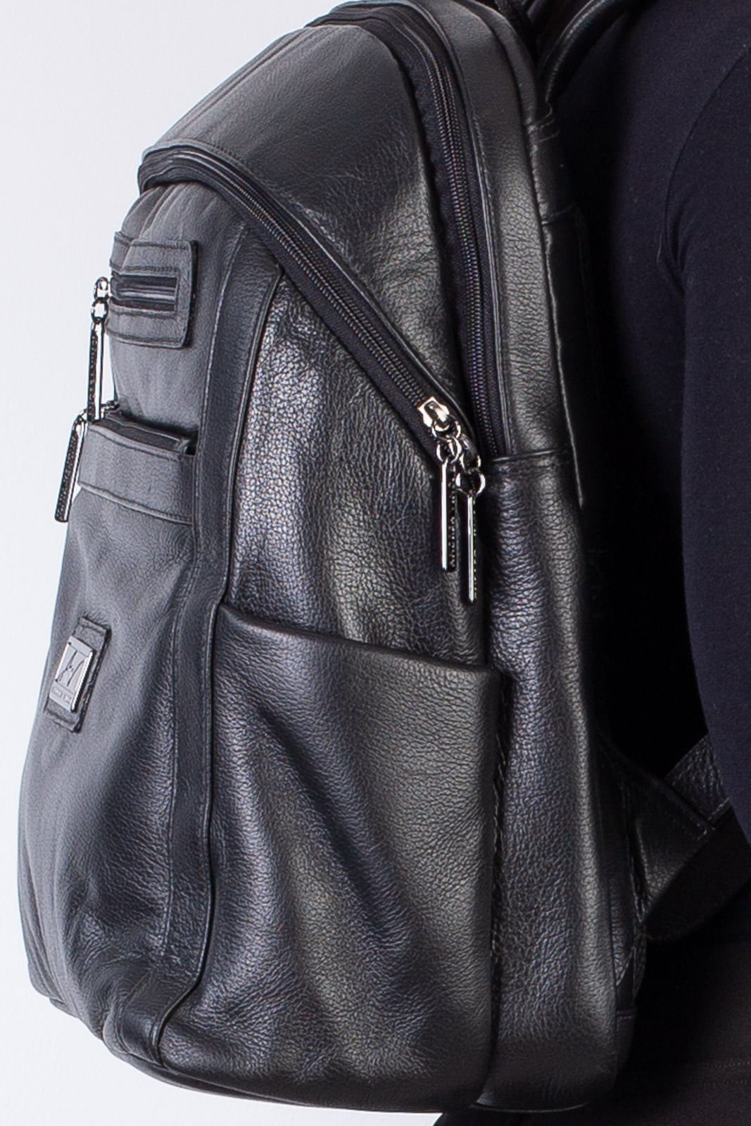 Mochila grande de couro liso grafite Marcela Preto 3