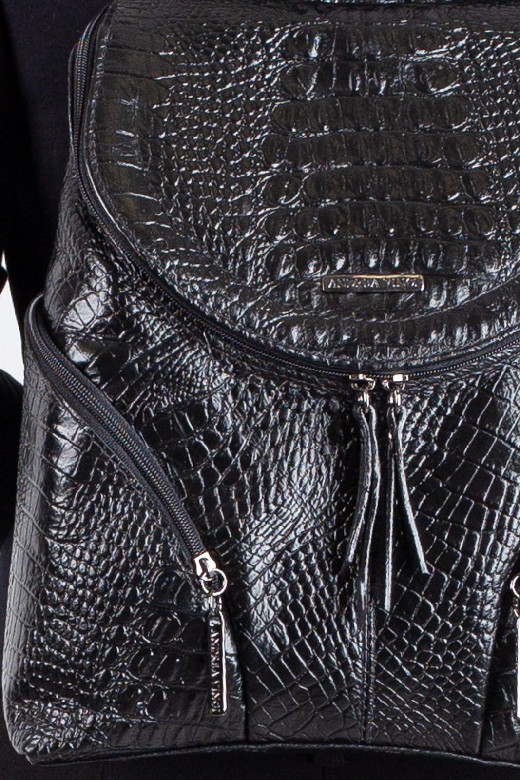 Mochila pequena de couro croco grafite Cecilia Preto 3