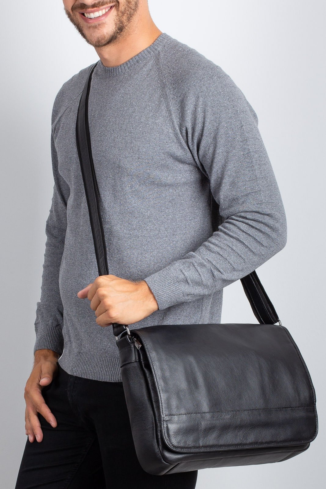 Pasta carteiro de couro Claudio Preto 3