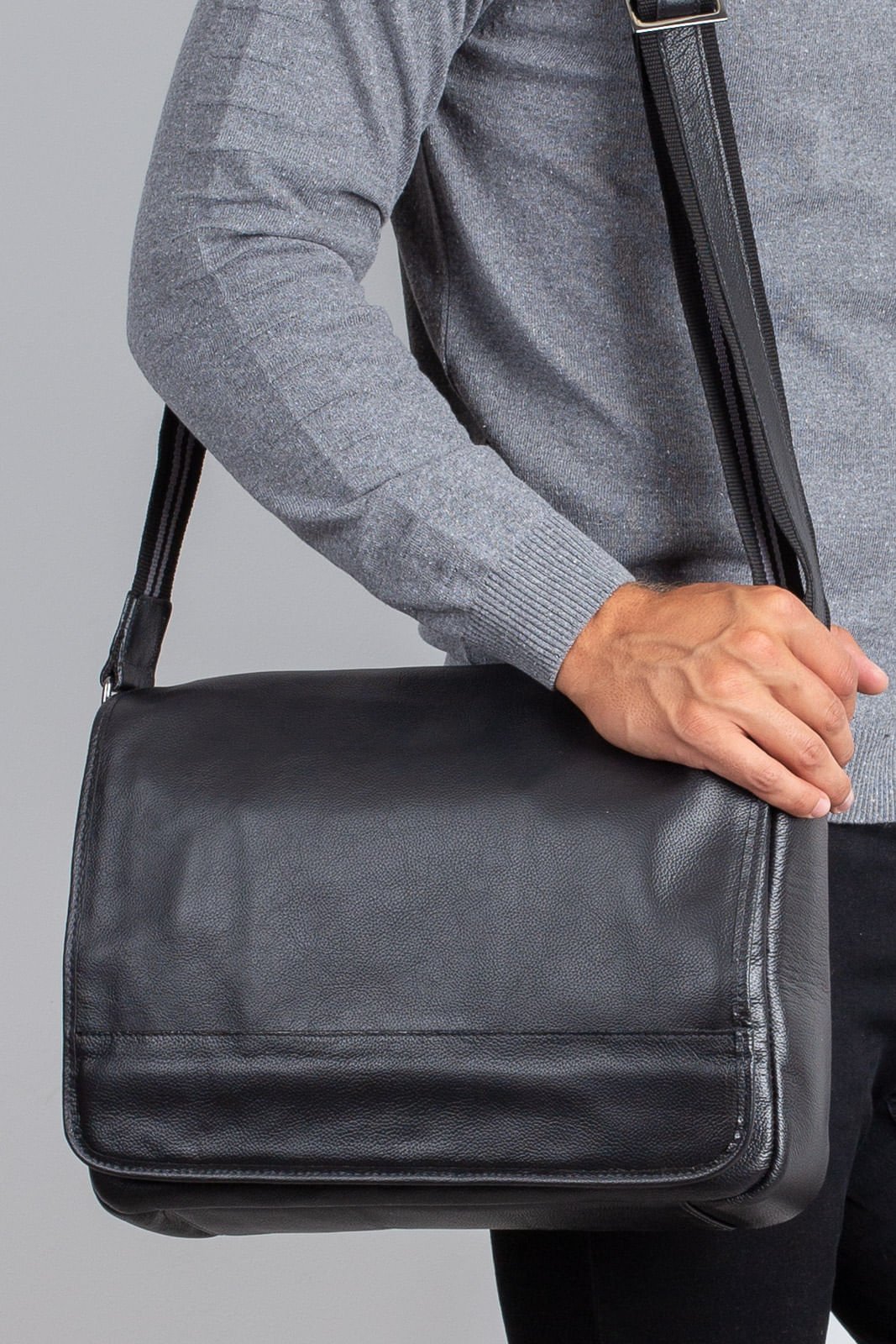 Pasta carteiro de couro Claudio Preto 4