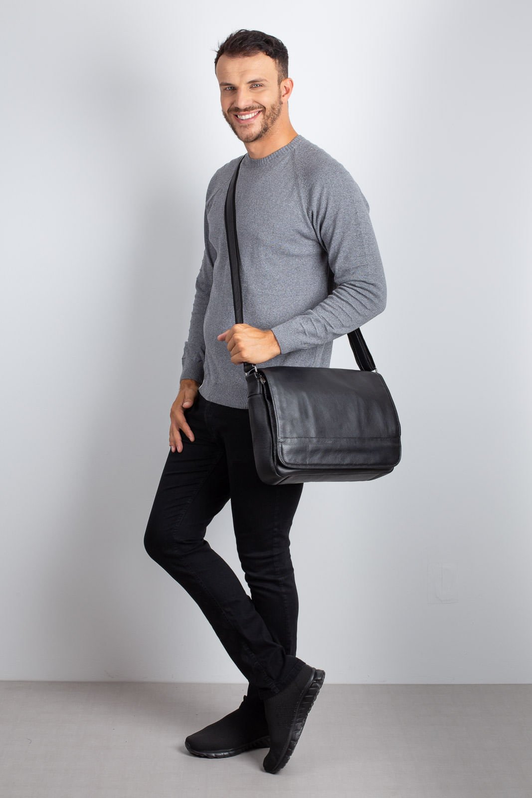 Pasta carteiro de couro Claudio Preto 5