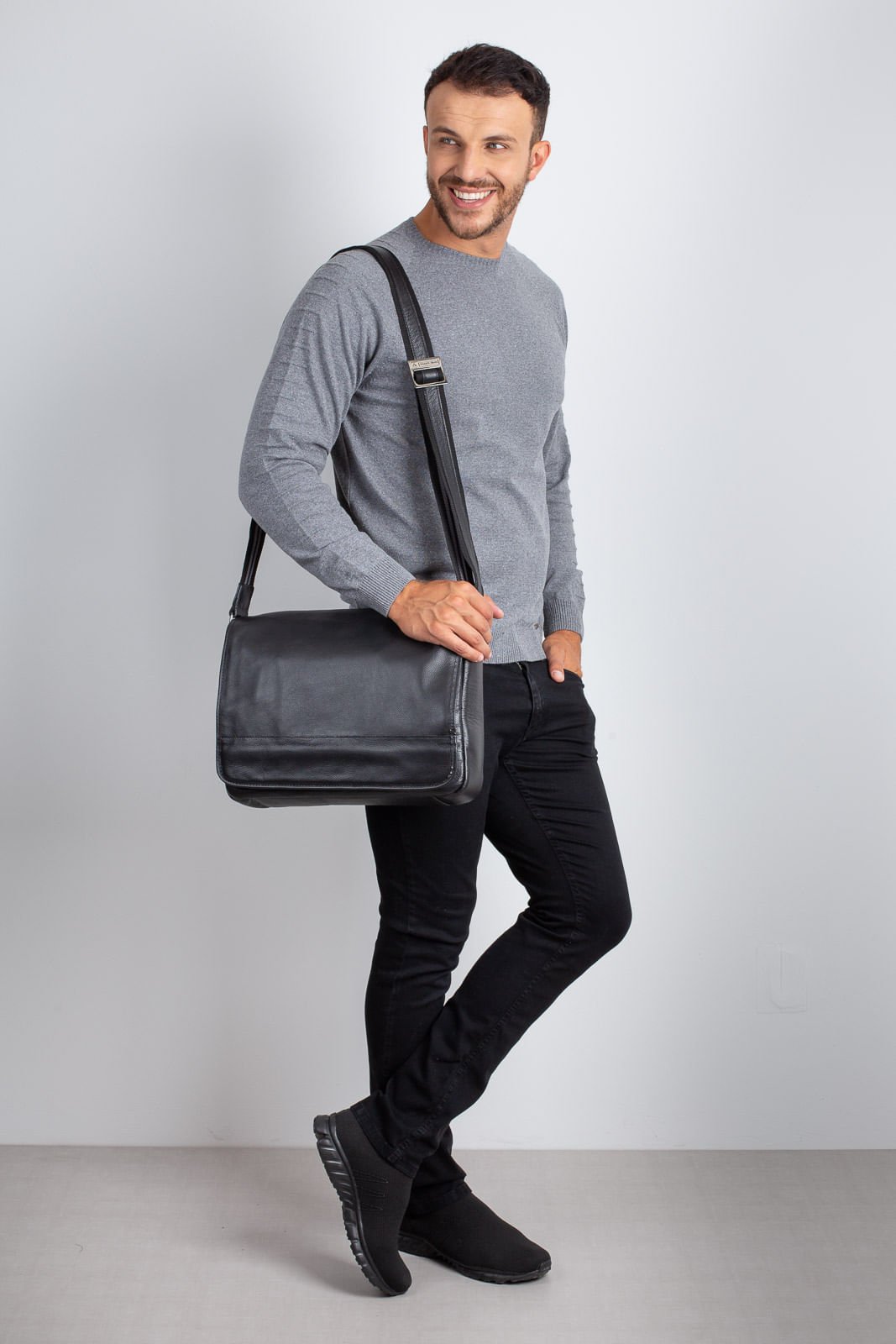 Pasta carteiro de couro Claudio Preto 6