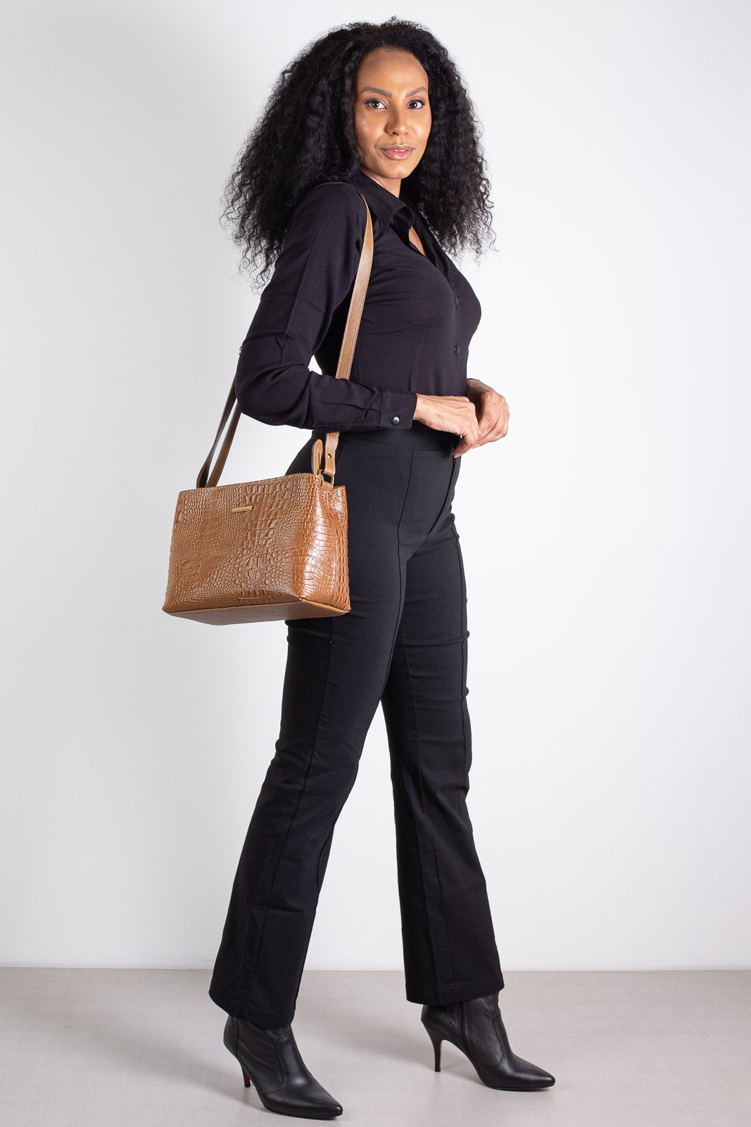 Bolsa de couro croco estruturada Evelyn Bege 6
