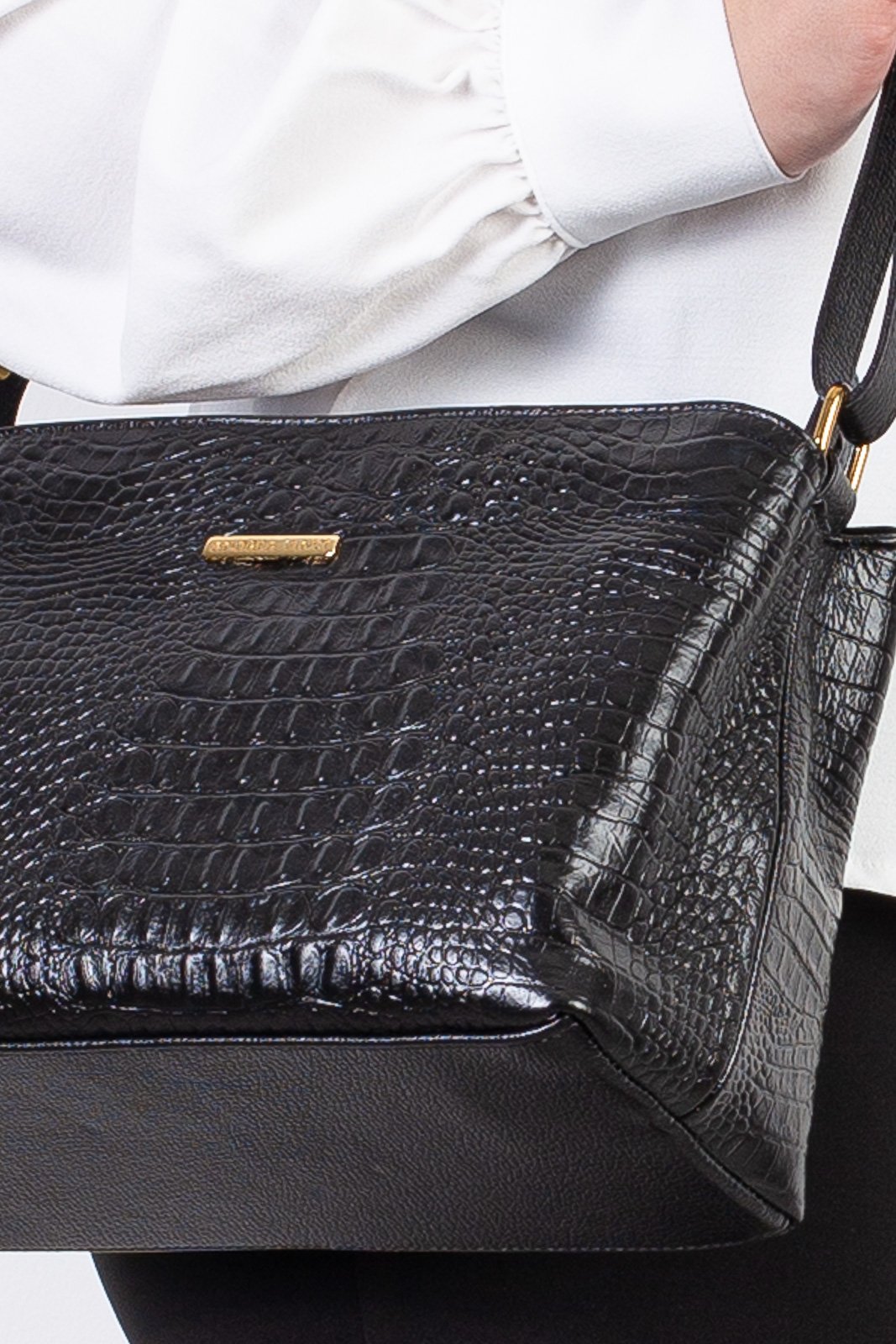 Bolsa de couro croco estruturada Evelyn Preto 3