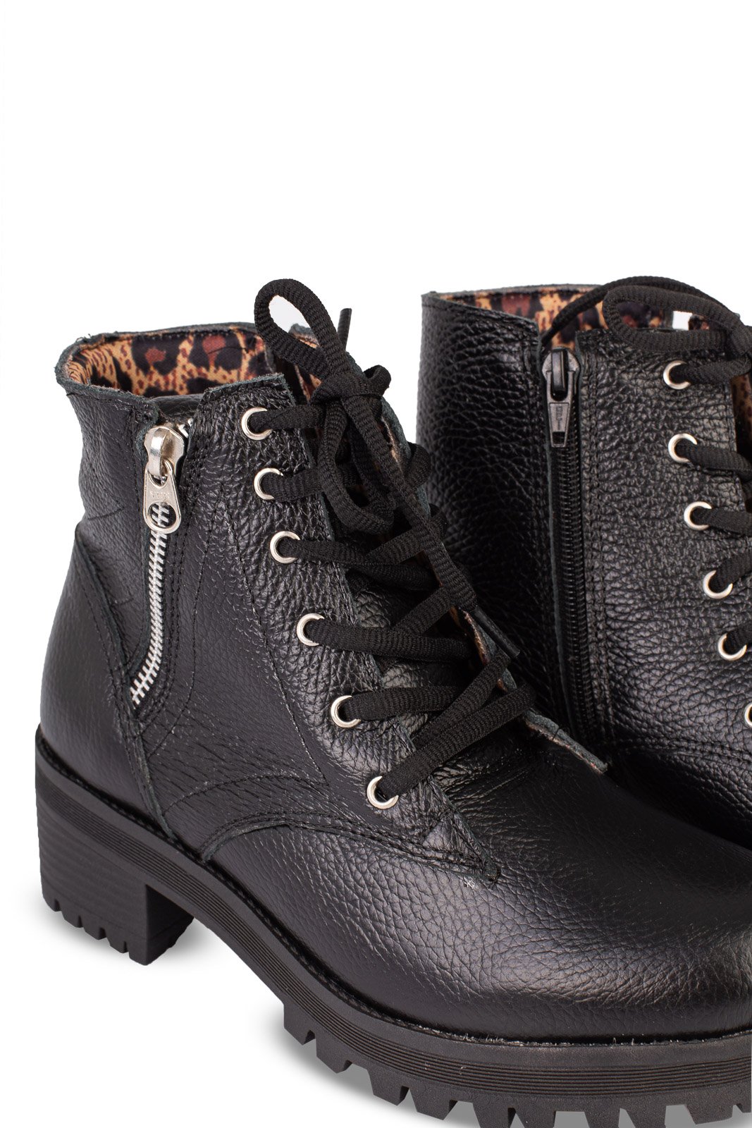 Coturno feminino em couro cano curto  7625A Preto 4