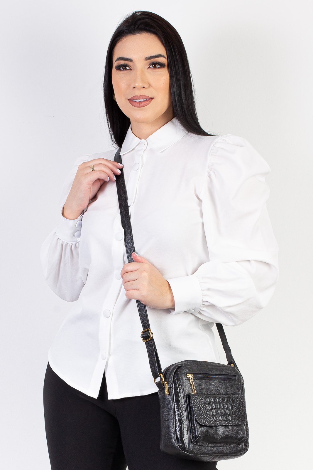 Bolsa transversal pequena de couro croco Clarice Preto 3