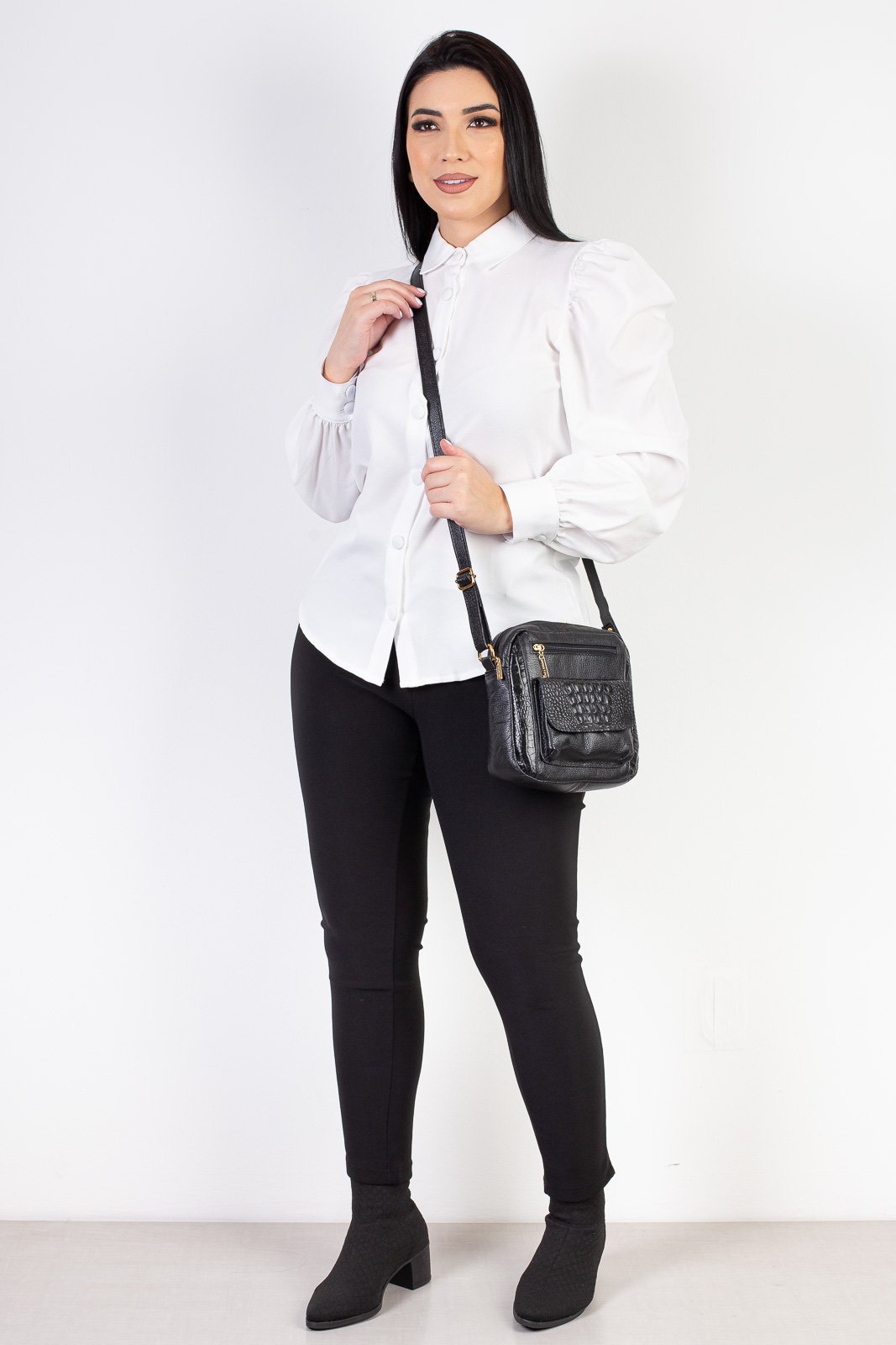 Bolsa transversal pequena de couro croco Clarice Preto 6