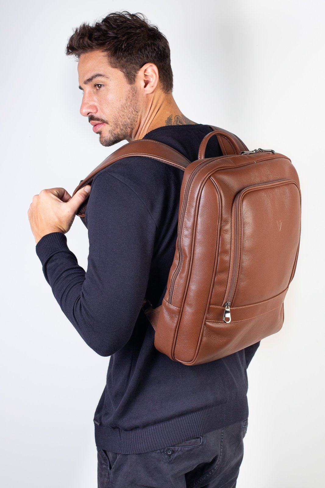 Mochila de couro slim masculina Enzo Marrom 2