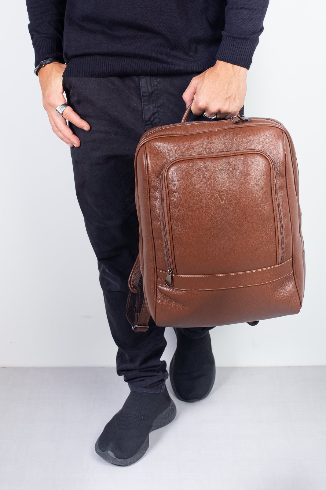 Mochila de couro slim masculina Enzo Marrom 3
