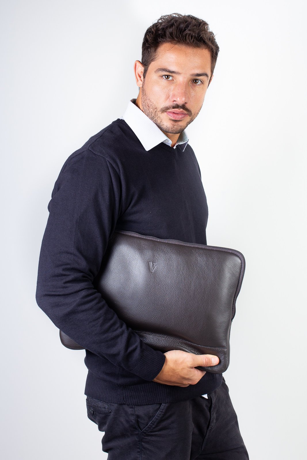 Case de couro para notebook de 15.6" Guto Marrom 2