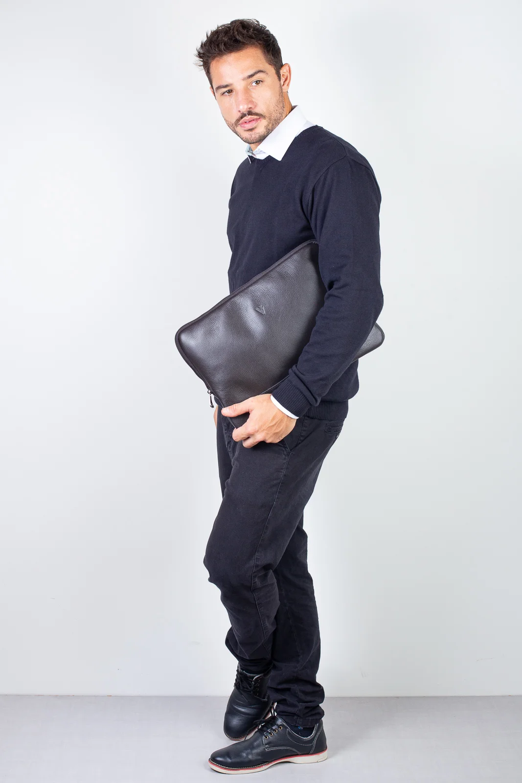 Case de couro para notebook de 15.6" Guto Marrom 4