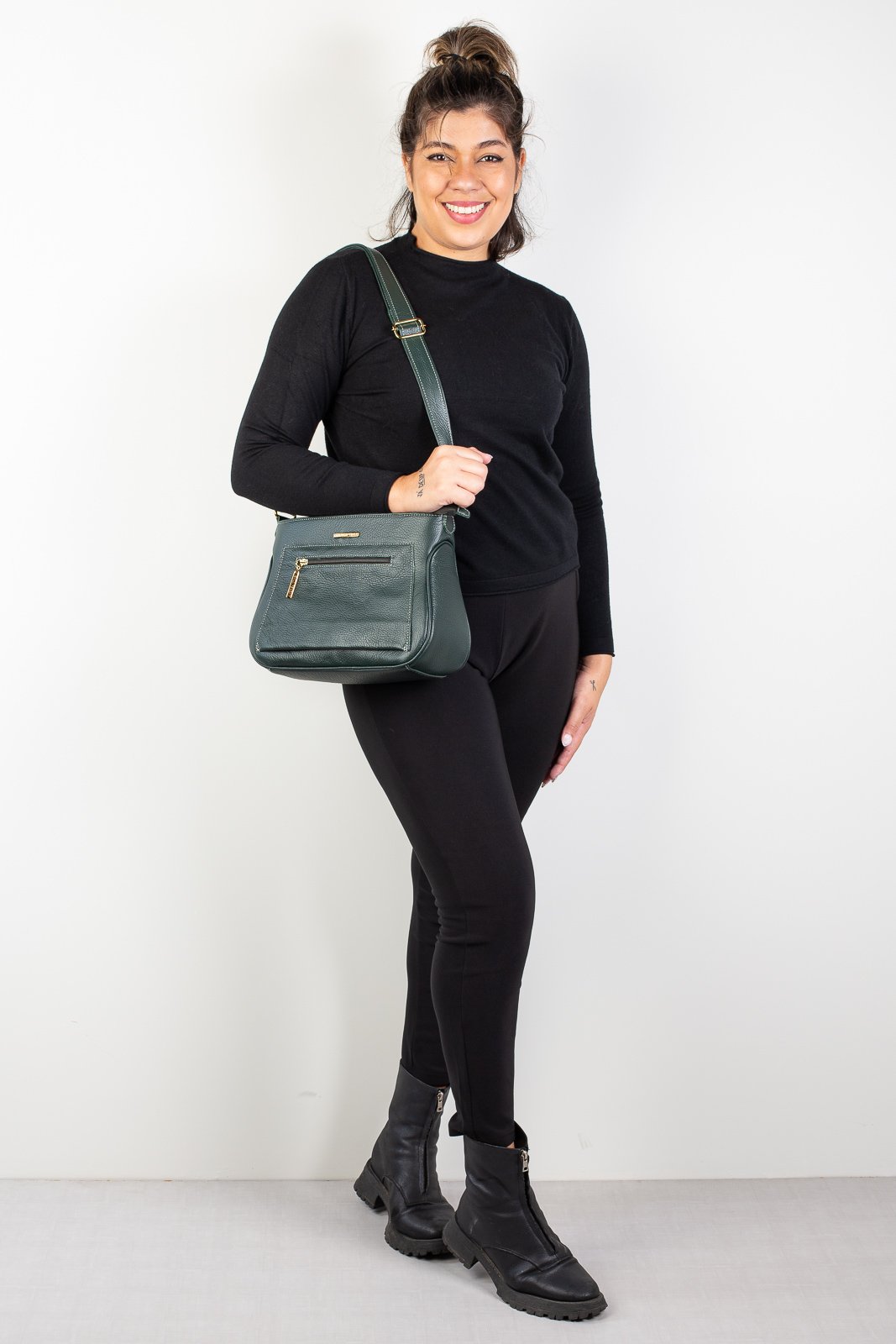 Bolsa feminina tiracolo de couro liso Maisa Verde 6