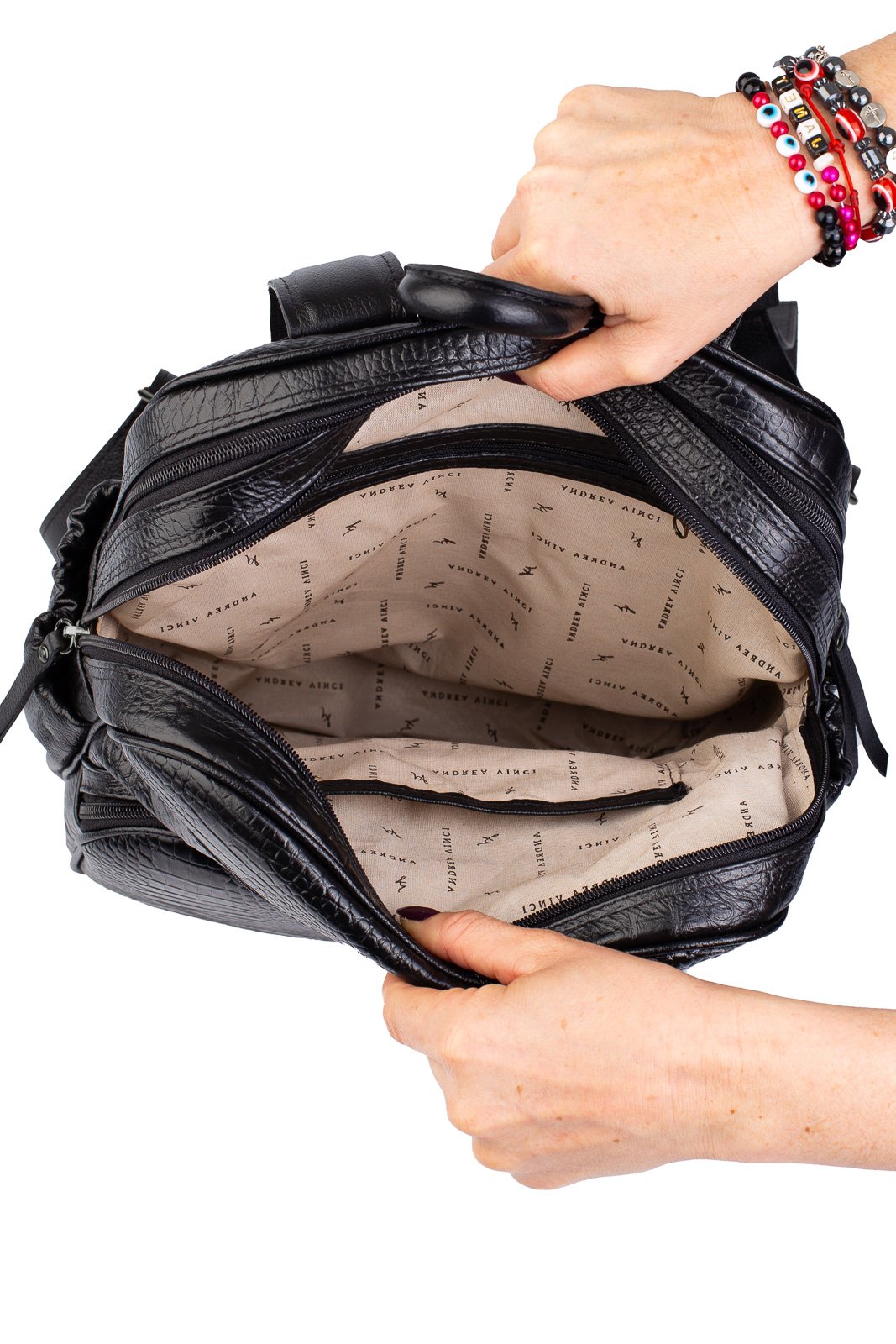 Mochila feminina de couro croco grafite Zaya Preto 5