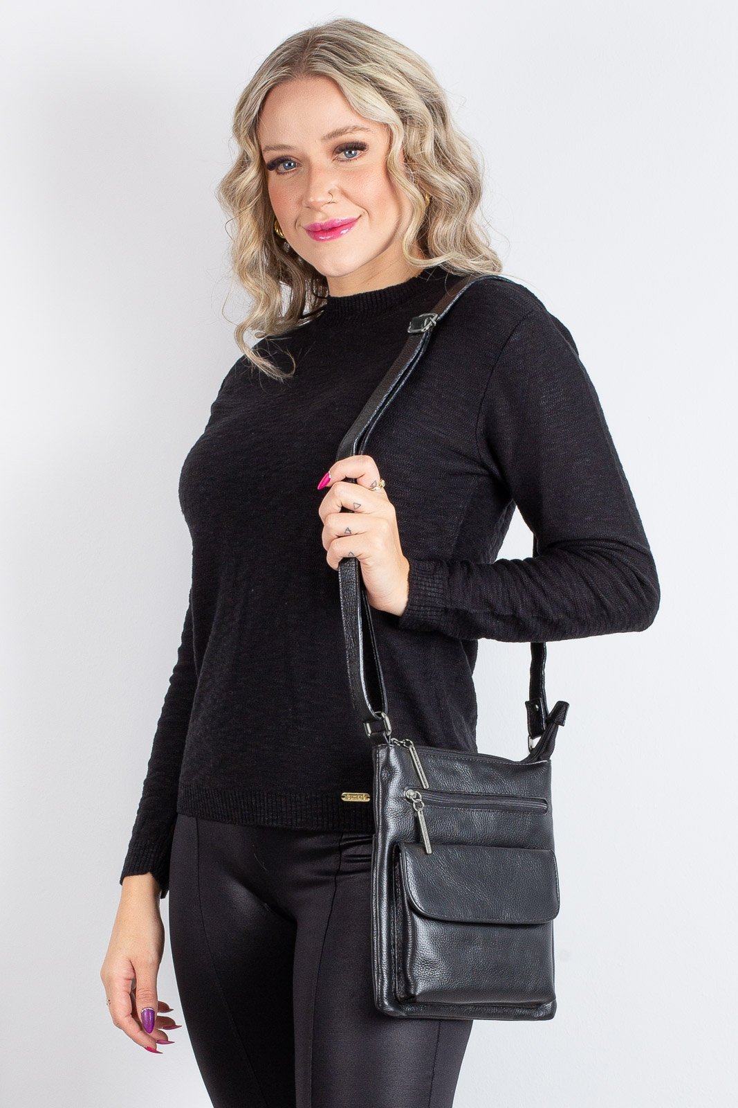 Bolsa pequena transversal de couro liso grafite Alana Preto 6