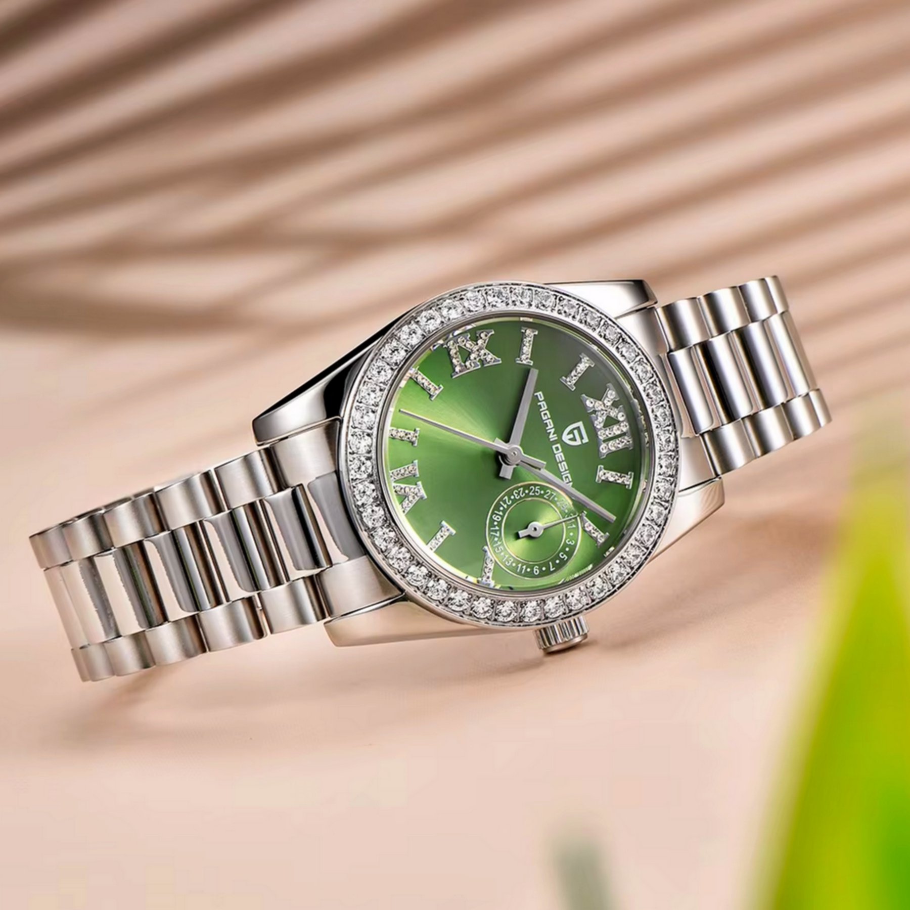 Relogio Feminino Mostrador em Numero Romanos com Strass Movimento de Quartzo Verde 2