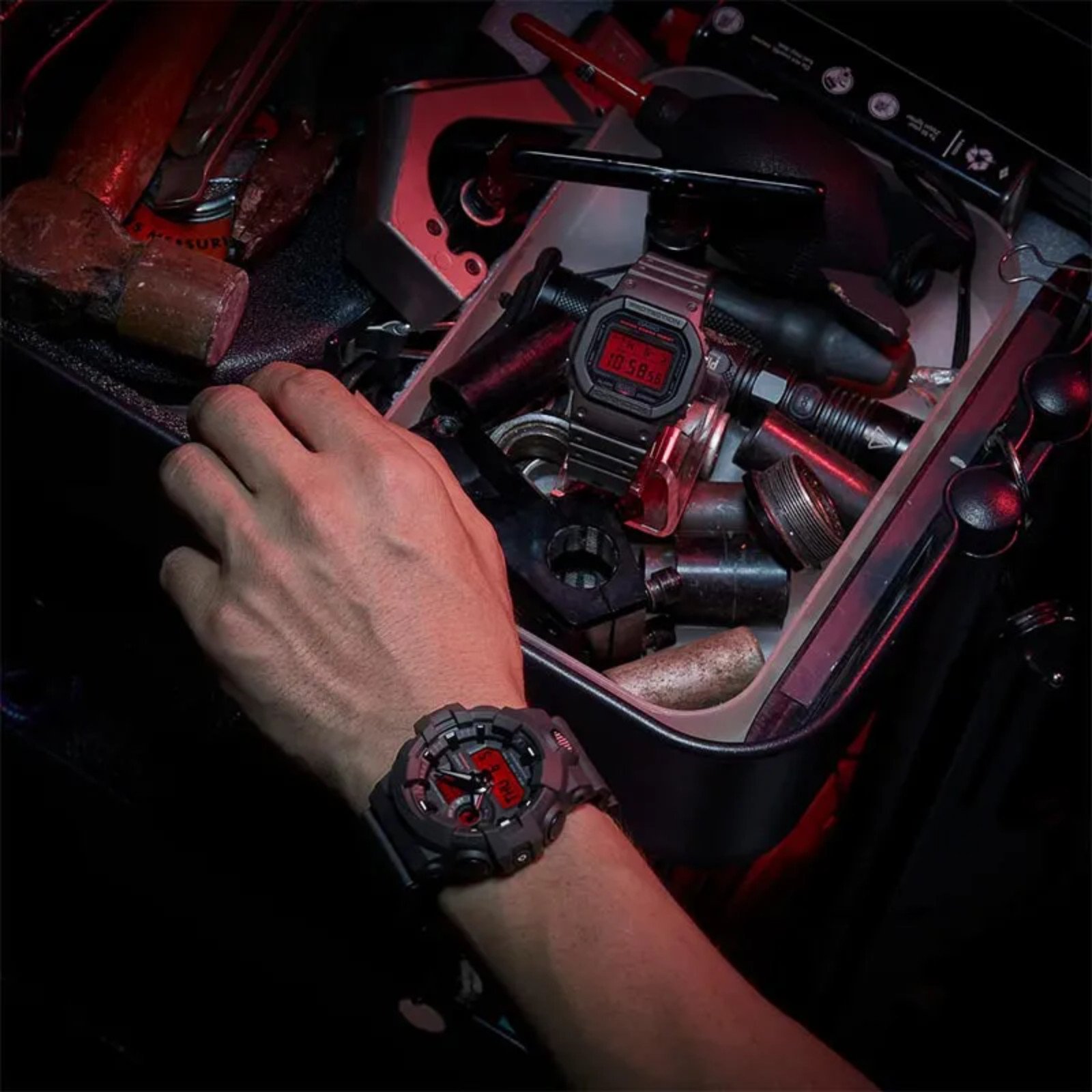 Relógio Casio G-Shock GA-700BBR-1ADR Black and Bold Red Preto