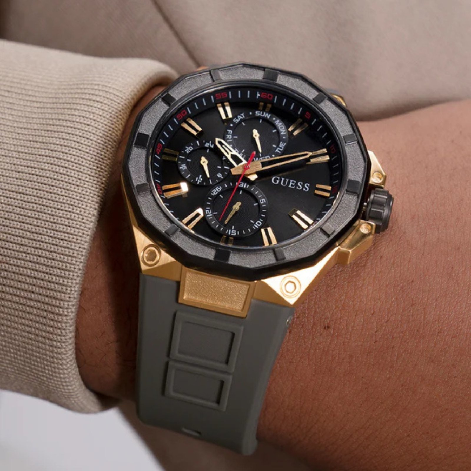 Relógio Guess Masculino Multifunção GW0803G1 Cinza Dourado 2