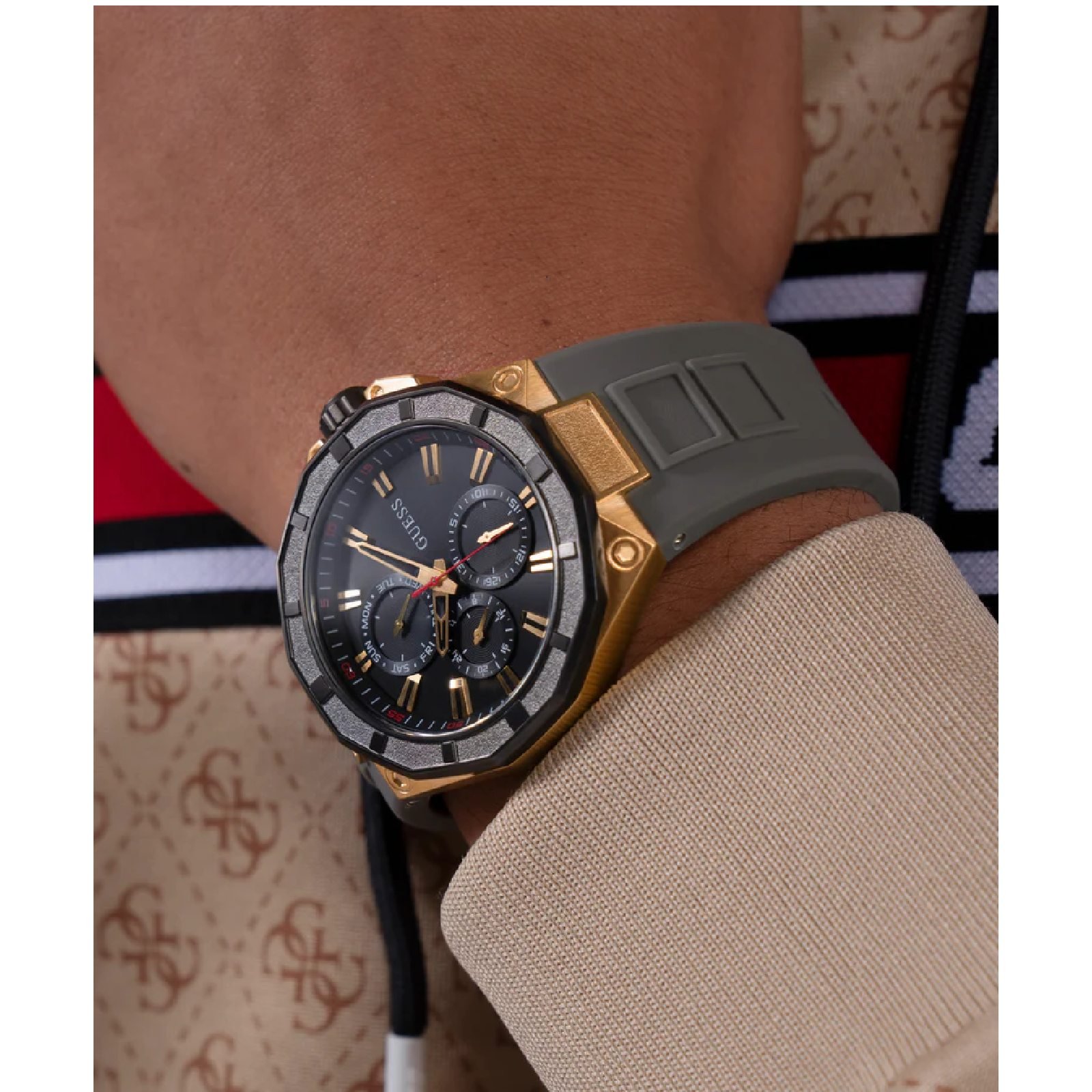 Relógio Guess Masculino Multifunção GW0803G1 Cinza Dourado 3