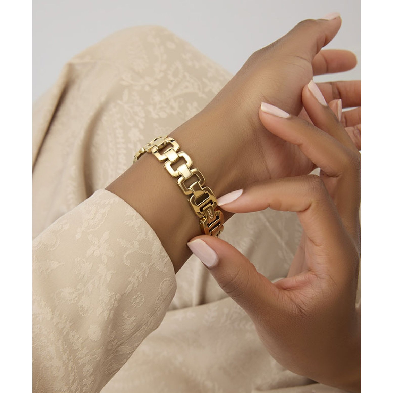 Relógio Guess Feminino Veda GW0927L2 Dourado Dourado 4
