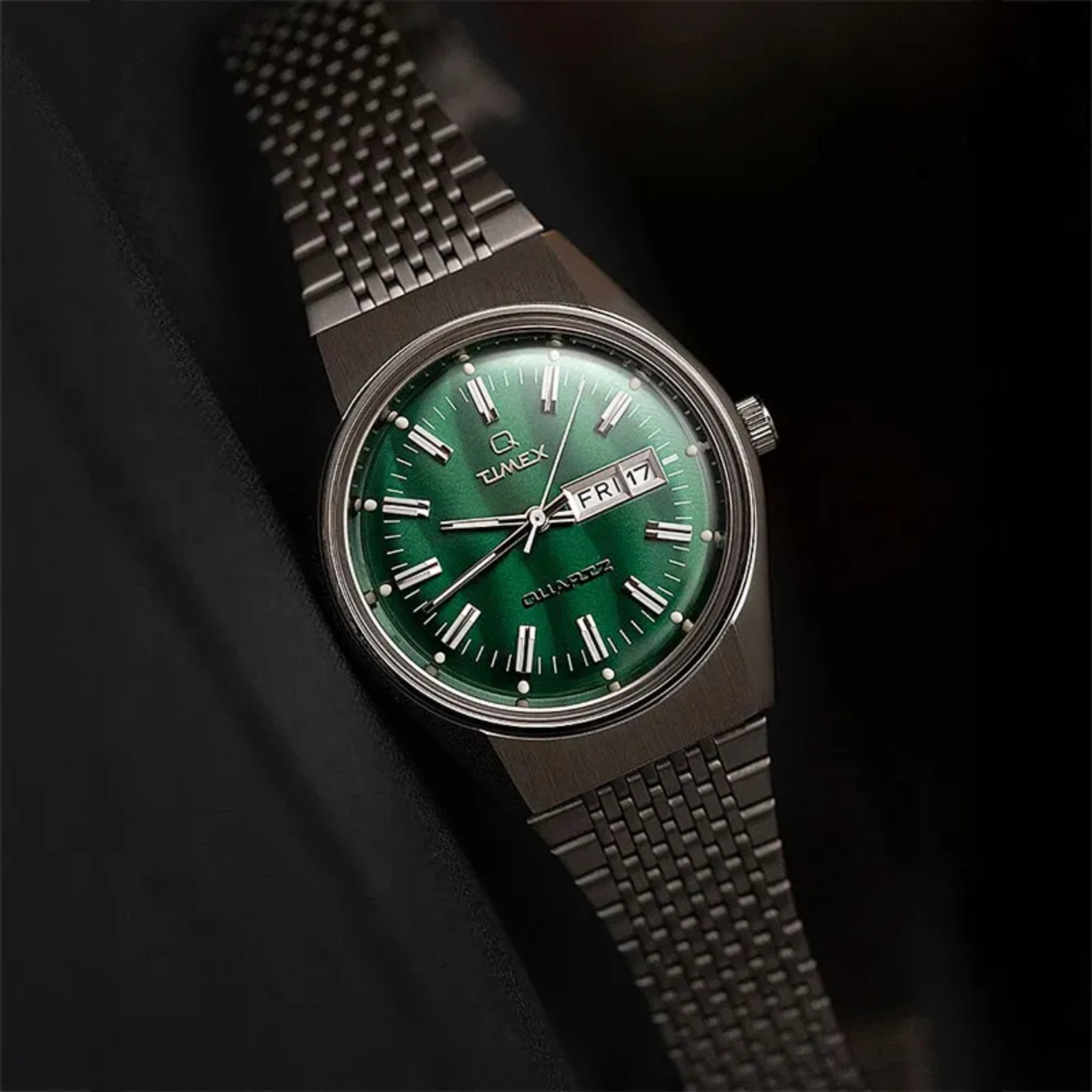 Relógio Q Timex Falcon Eye Day Date TW2U95400 Verde 3
