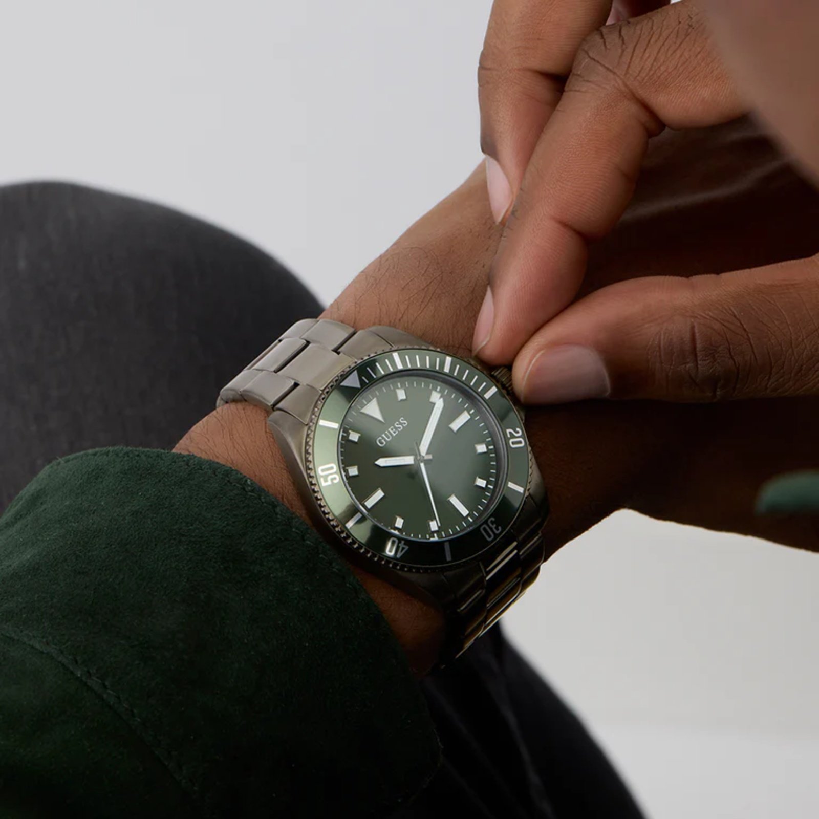 Relógio Guess Masculino Cliff GW0968G3 Bronze Preto 6