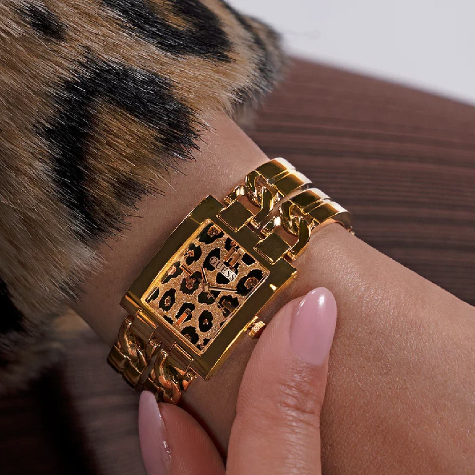 Relógio Guess Feminino Iconic Animal GW0807L2 Dourado 3