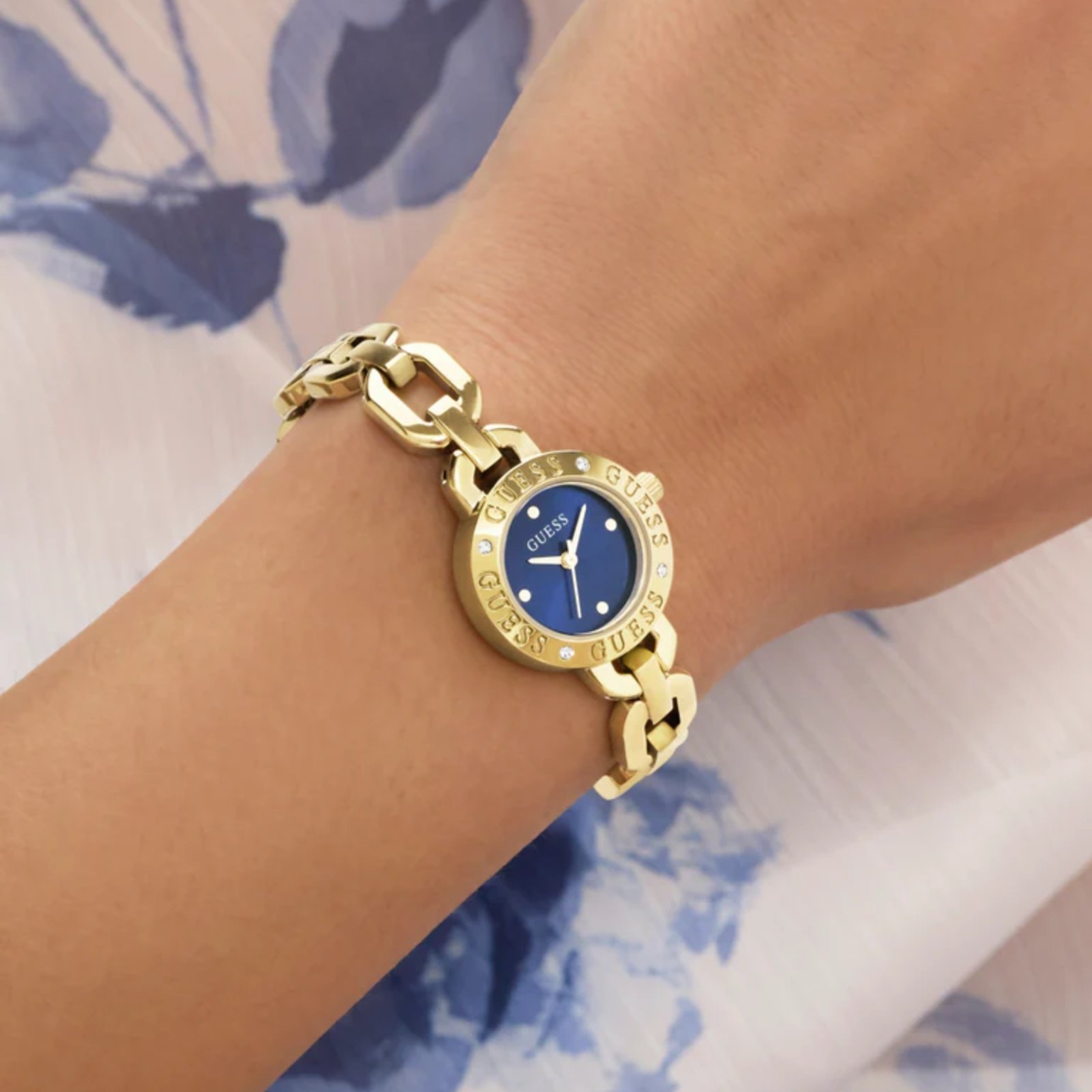 Relógio Guess GW1019L2 Feminino 23mm Aço Inoxidável Dourado 2