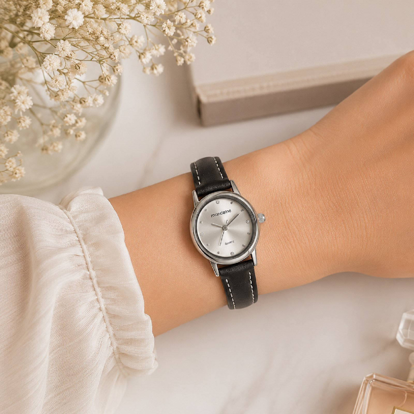 Relógio Mondaine Oval Cristais 32996L0MVNH2 23mm Couro Prata 2