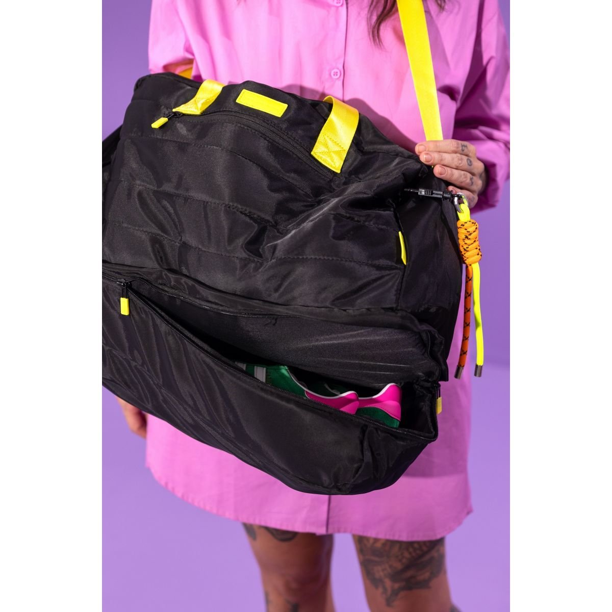 Bolsa Matelasse Preta Detalhes Neon Preto 7