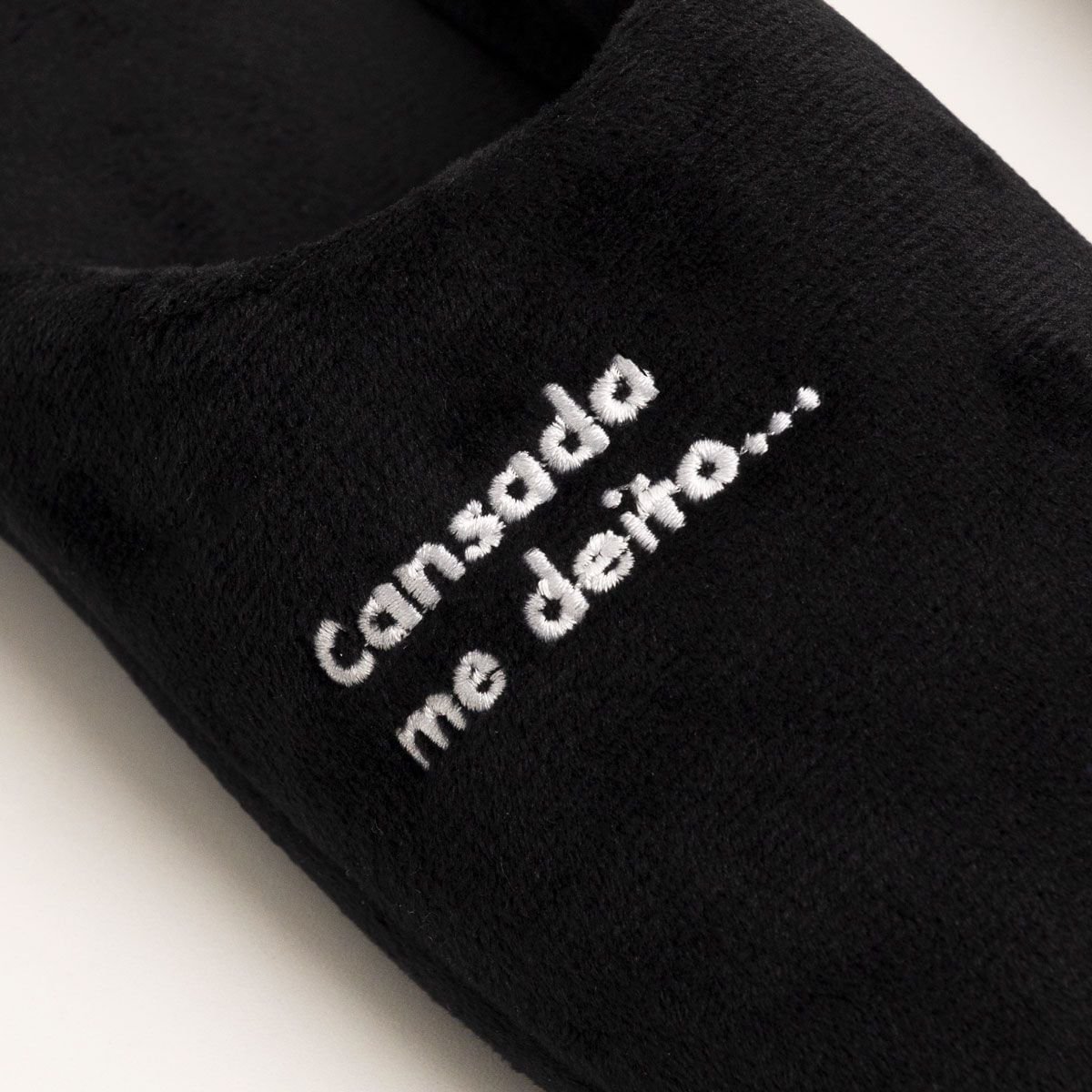 Pantufa Feminina Cansada Me Deito Preto 4