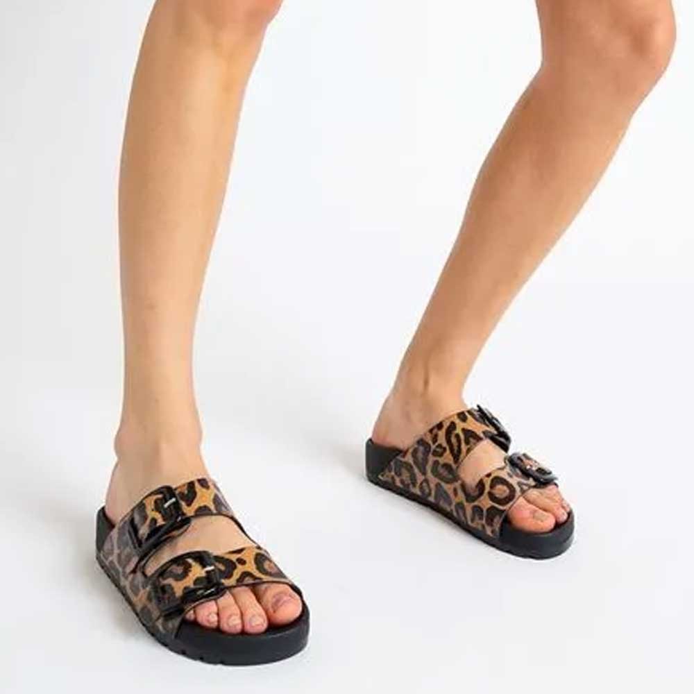 Chinelo Feminino Lovin Flat Preto Animal Print Petite Jolie PJ7289 Preto 2