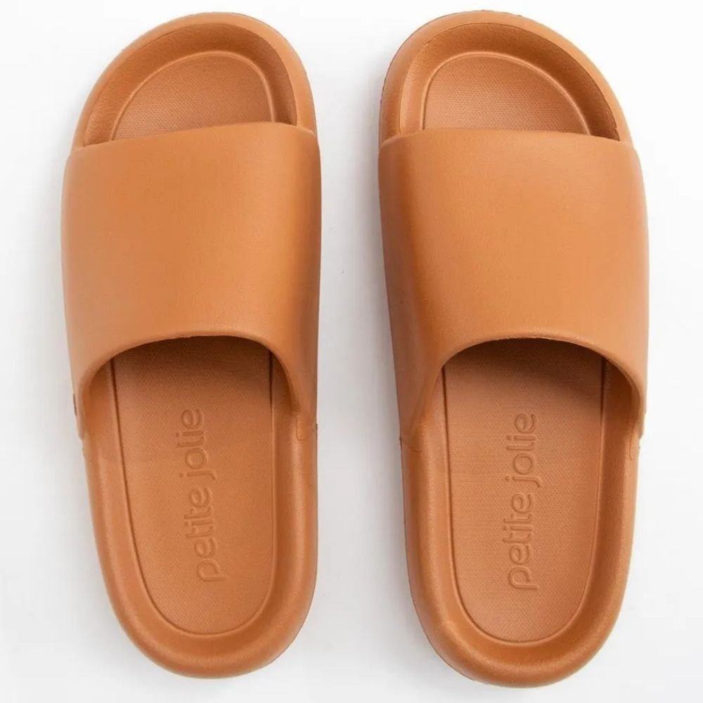 Chinelo Feminino Slide Hug Doce de Leite Petite Jolie PJ7639 Caramelo 2