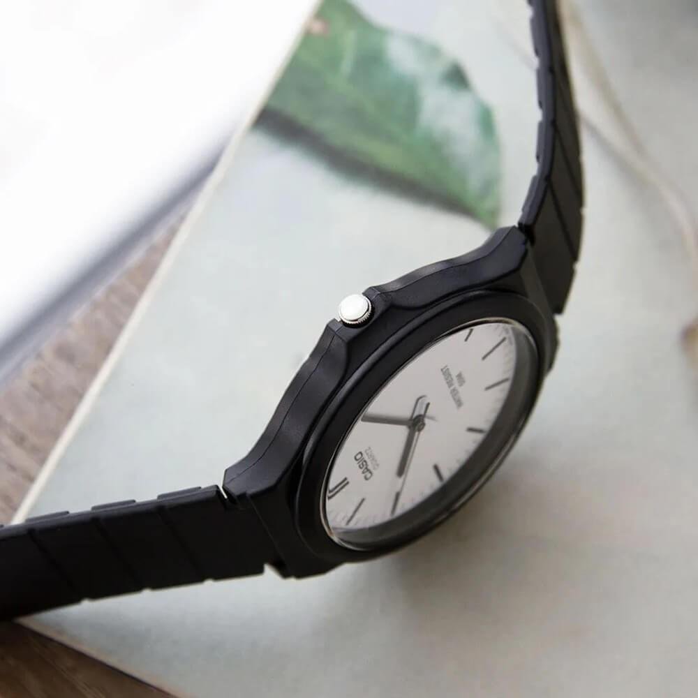 Relógio Casio Masculino MW-240-7EVDF Preto 4