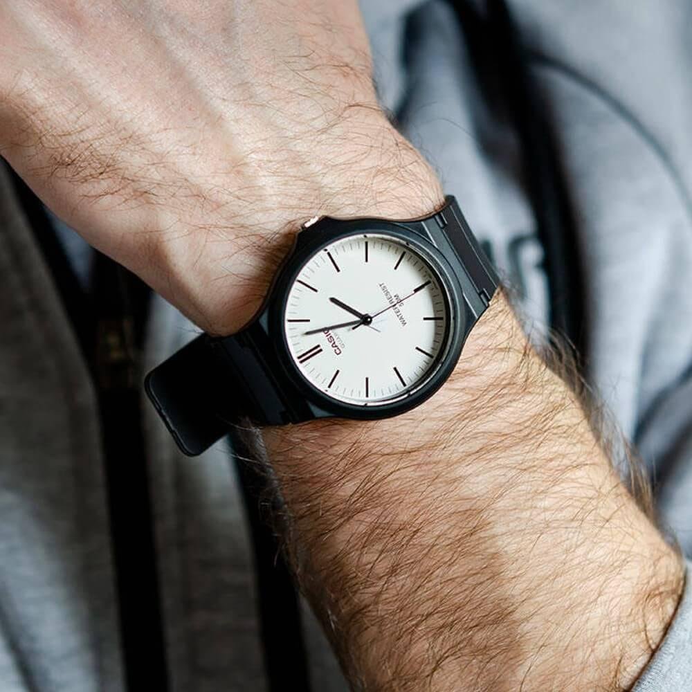 Relógio Casio Masculino MW-240-7EVDF Preto 5