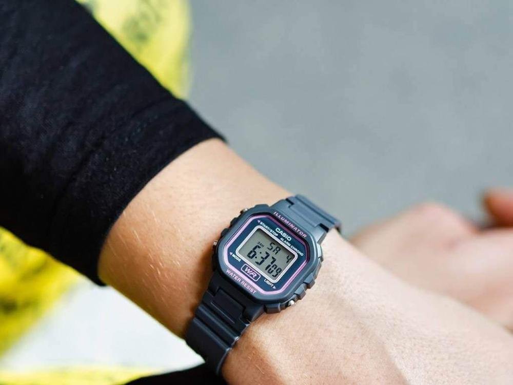 Relógio Casio Feminino Standard LA-20WH-8ADF. Azul 5
