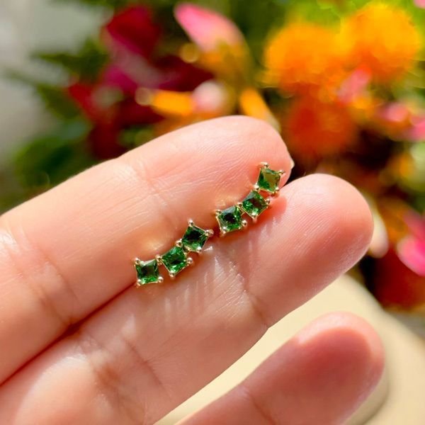 Brinco Ear Cuff Cristais Verde Esmeralda Square SemiJoia Dourado 3