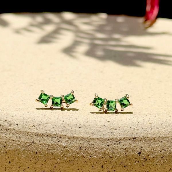 Brinco Ear Cuff Cristais Verde Esmeralda Square SemiJoia Dourado 6