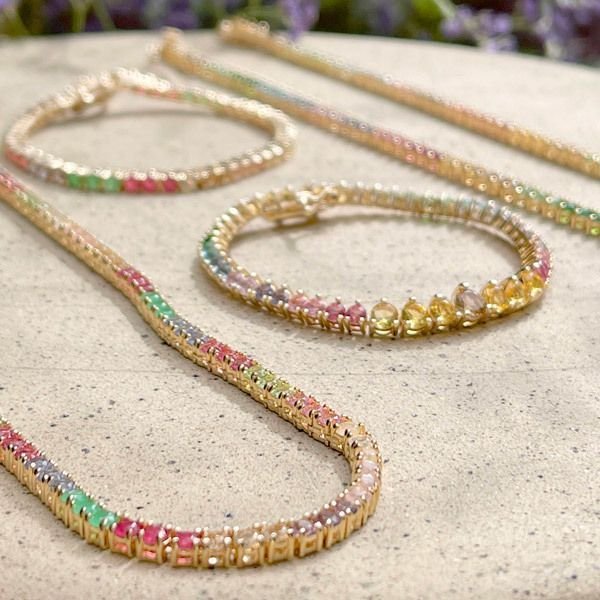 Colar Riviera Cristais Coloridos SemiJoia Fecho Gaveta Dourado 9