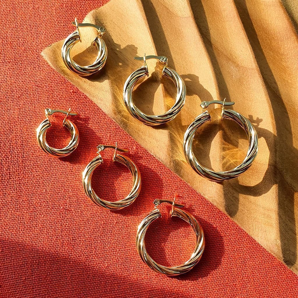 Brinco Argola Torcida Pequena Semijoia Banho Ouro Dourado 4