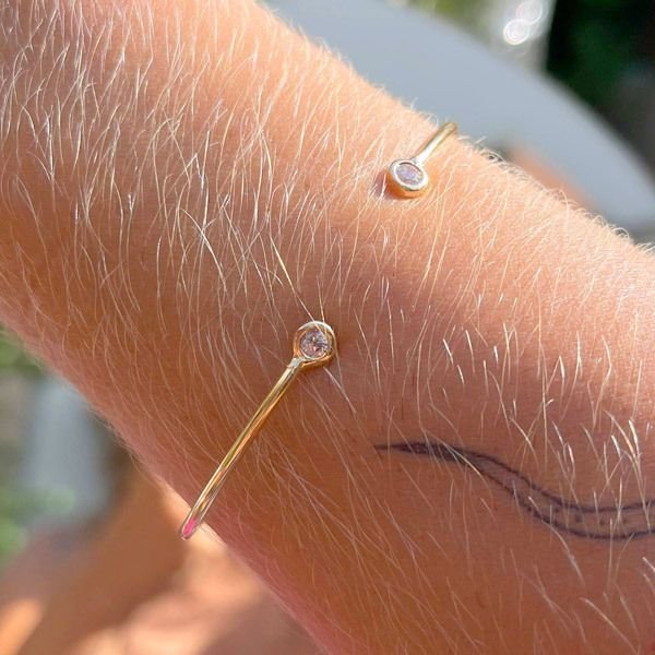 Bracelete Aberto Cristais Semi Joia Delicada Banho Ouro Dourado 2