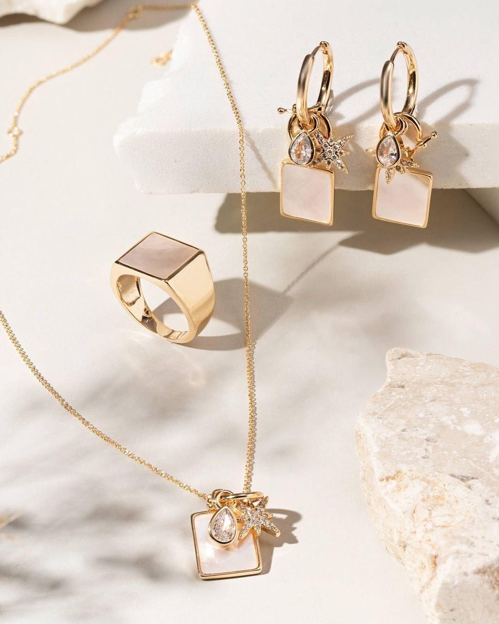 Anel Madrepérola Quadrada Semijoia Banhada A Ouro Dourado 6