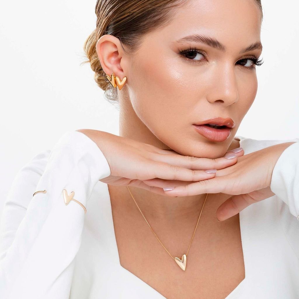Brinco Coração Médio Liso Semijoia Banhado a Ouro Dourado 3