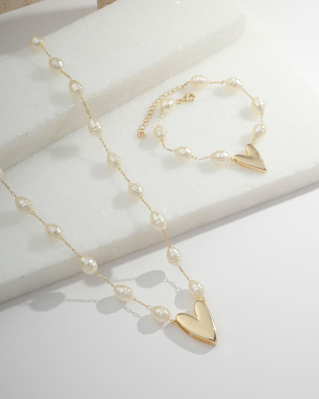 Conjunto Colar Pulseira Coração com Pérolas Barrocas Semijoia Dourado 5